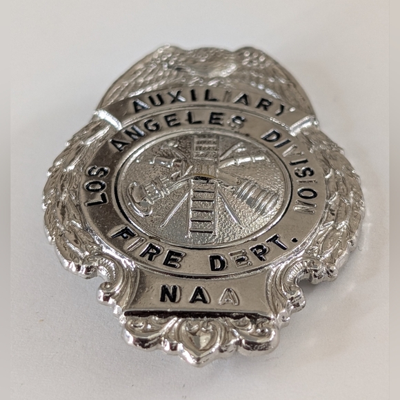 Obsolete Vintage LAFD Auxiliary Fire Badge #24 N. American Aviation Industrial - Picture 2 of 6
